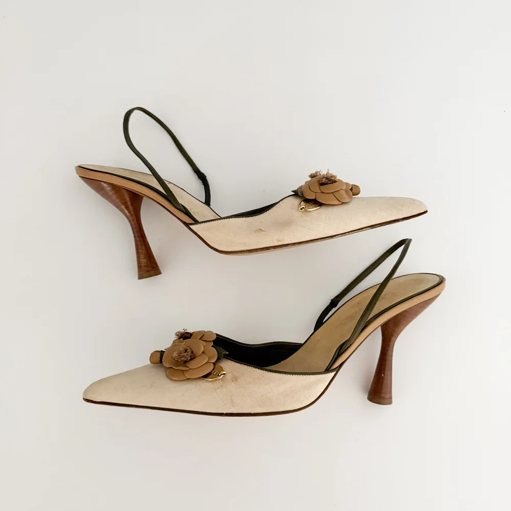 靴 Vintage Chanel Camellia Slingback 39 1/2 Chanel Leather Camellia Canvas Slingback Heels (US 10 / IT